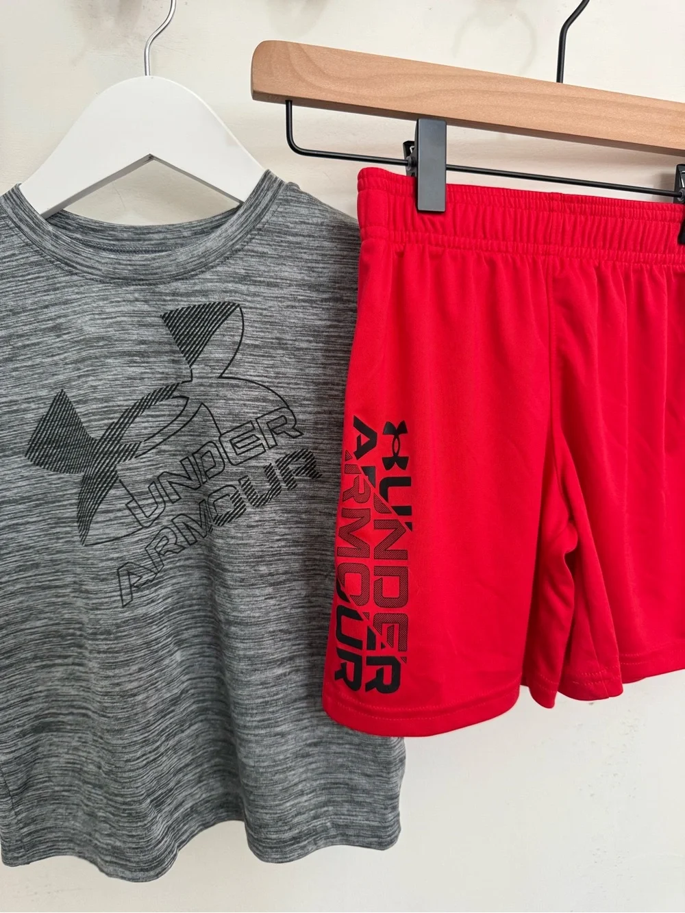 Under Armour - 4T lightweight dri fit set